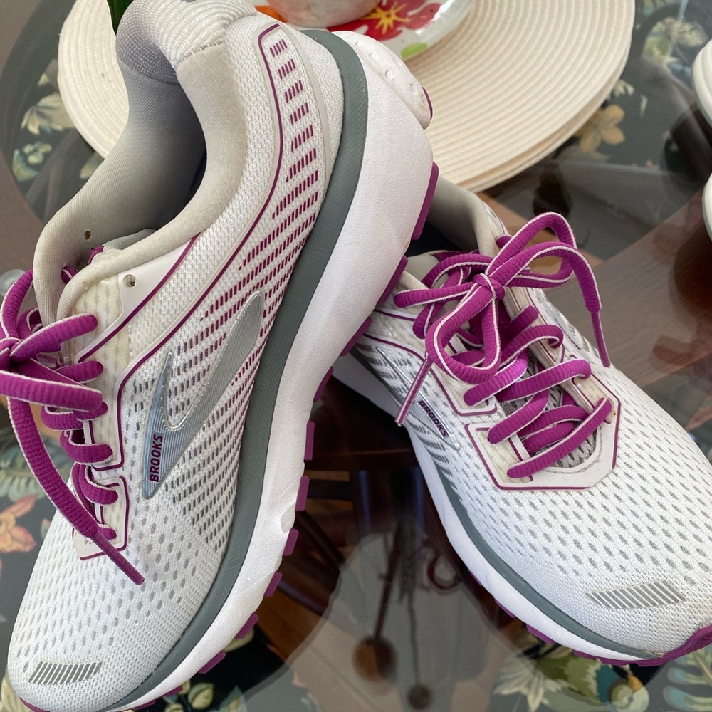 Brooks Ghost 12 barely worn